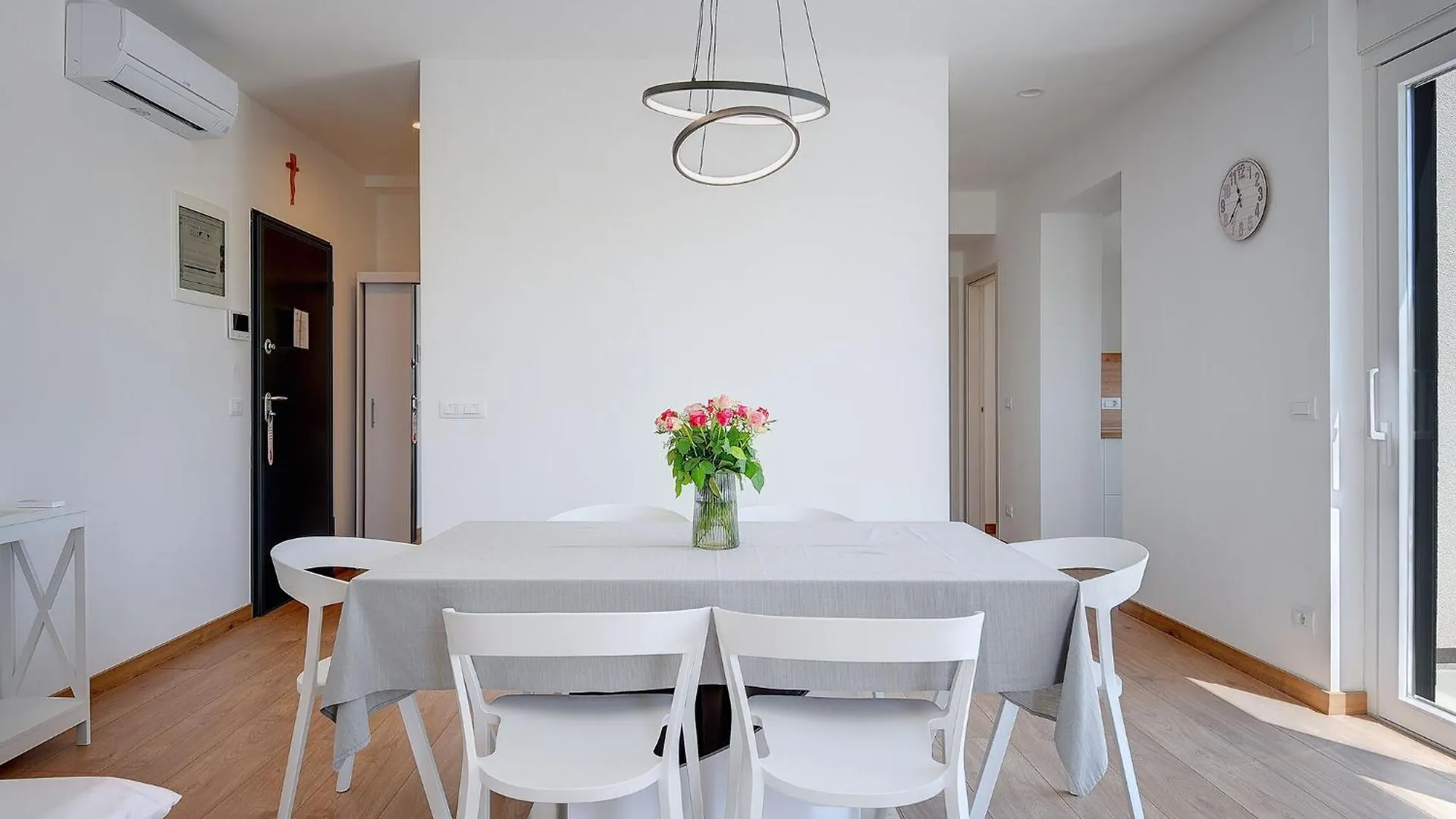 Modern Apartment With Large Covered Terrace Pula