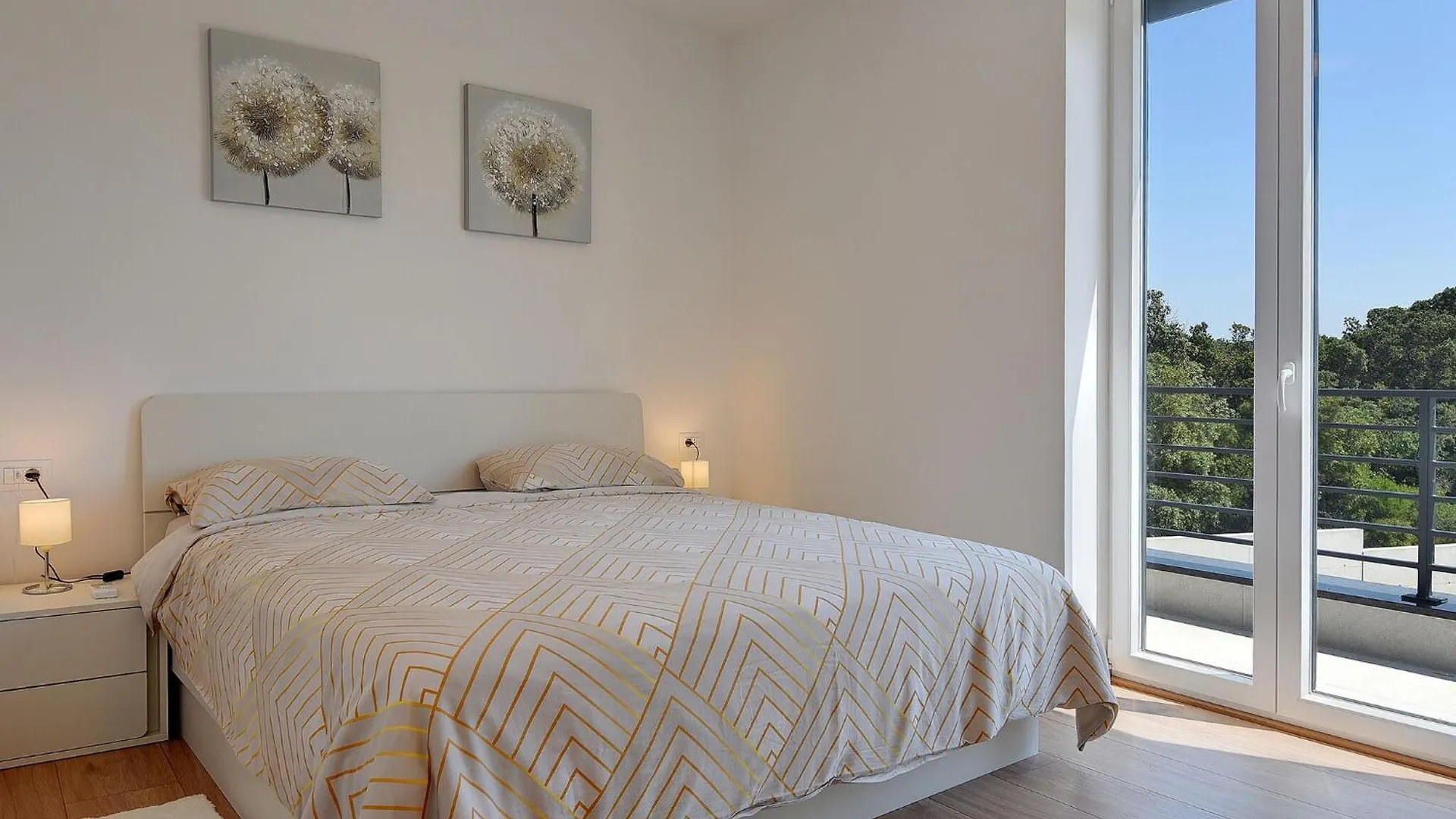 Modern Apartment With Large Covered Terrace Pula 0*,  Croatia