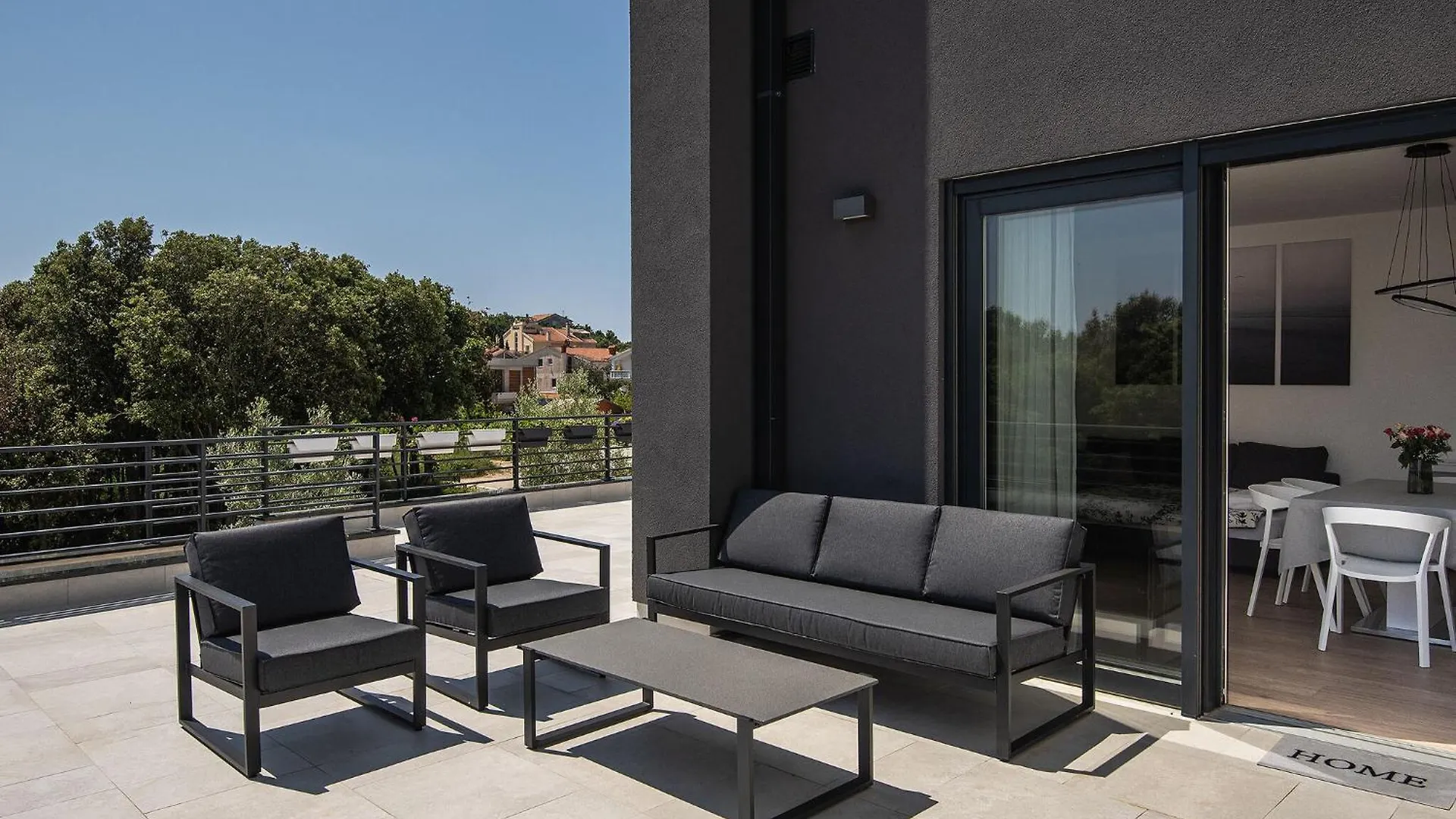 Modern Apartment With Large Covered Terrace Pula Croatia