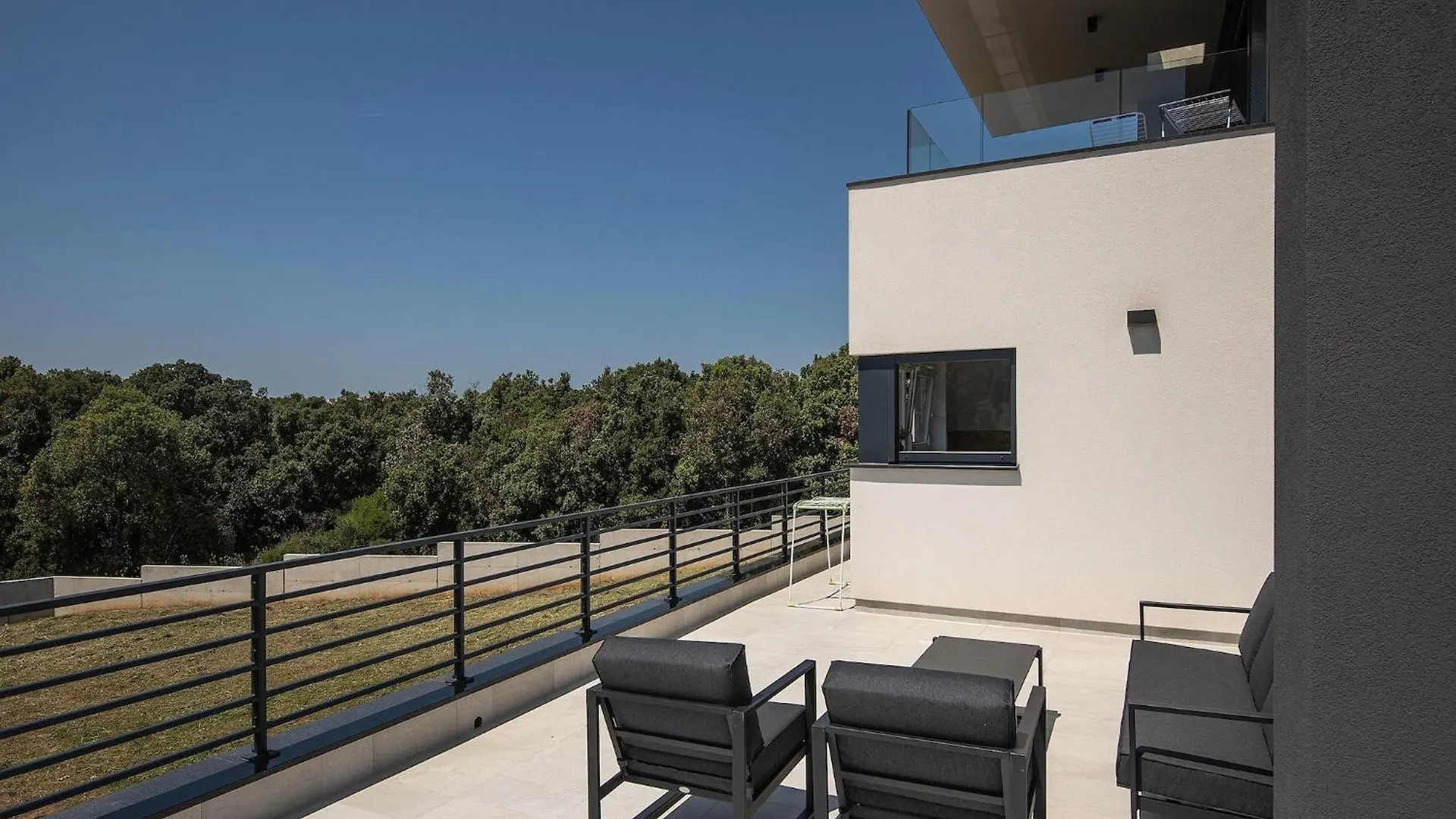 Modern Apartment With Large Covered Terrace Pula 0*,  Croatia