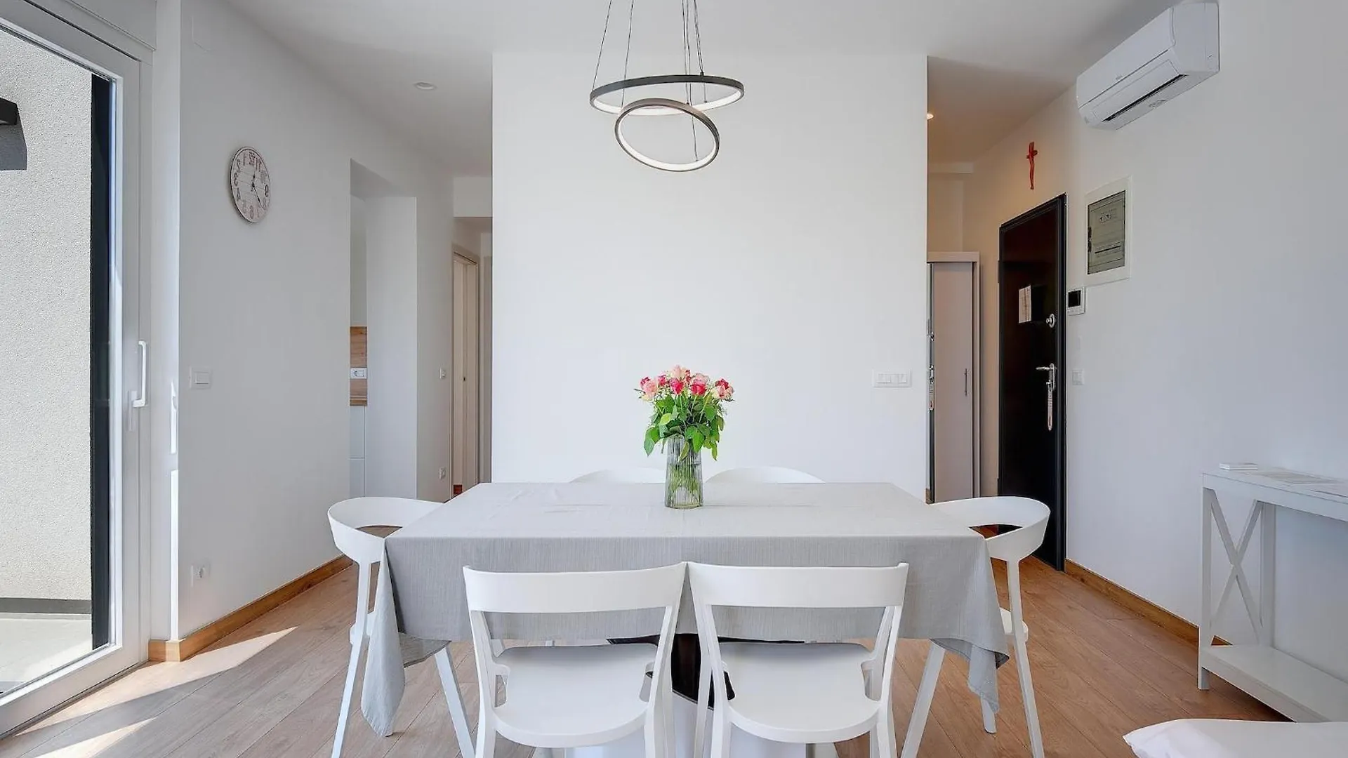 Modern Apartment With Large Covered Terrace Pula